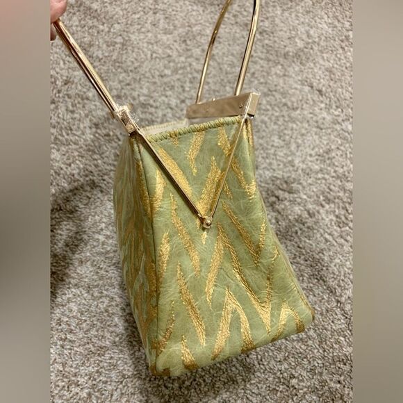 Handmade Genuine Wrinkle Texture Leather  Push-lock
Top Handle Bag & 2 Chains - Picture 16 of 16